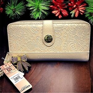 NWT Stone Mountain Paisley Embossed Bonded Leather Wallet Wristlet-Blush